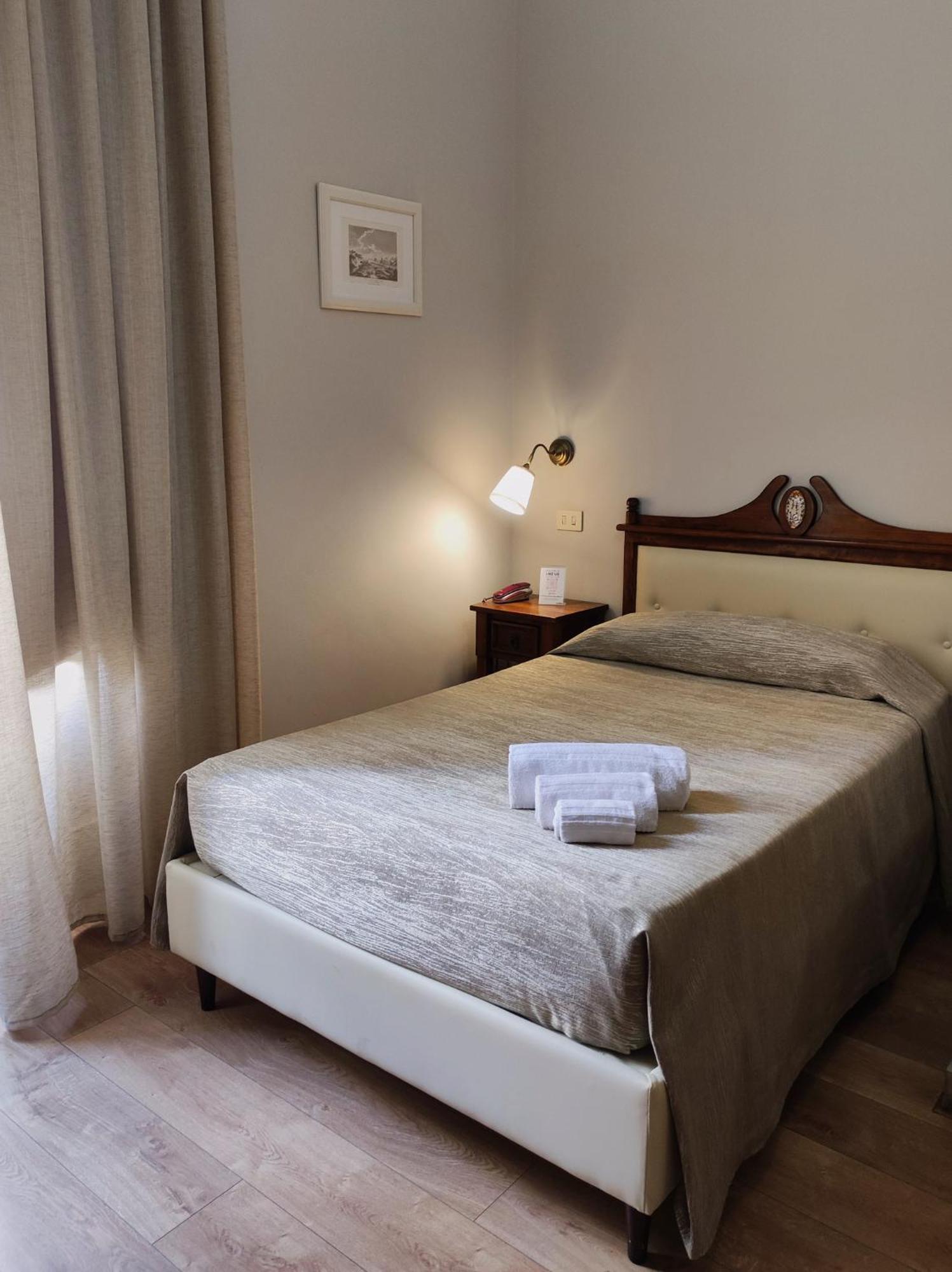 La Collegiata Guest House Катания Экстерьер фото
