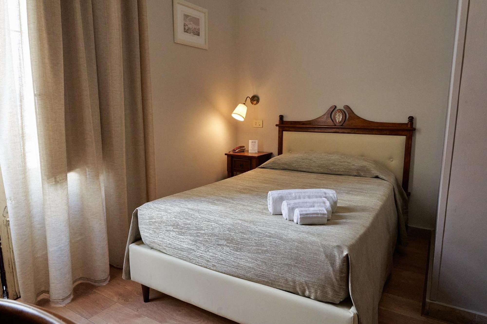 La Collegiata Guest House Катания Экстерьер фото